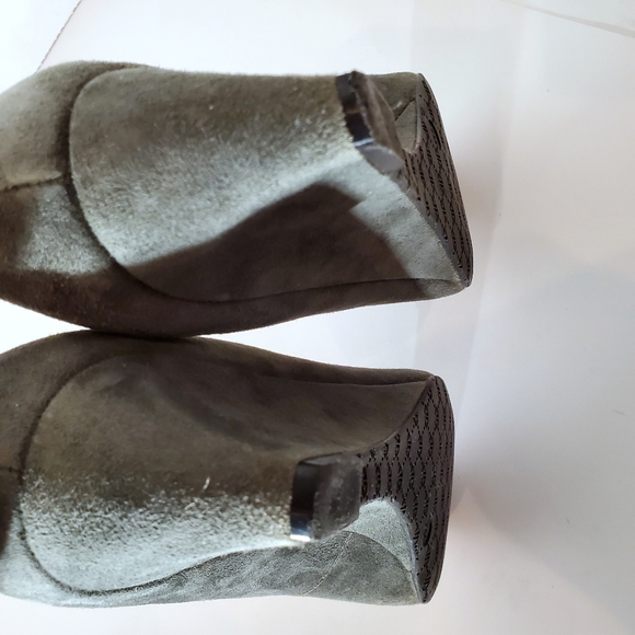 Antonio Melani Gray Suede Wedge Heel, size 7M - Picture 10 of 11